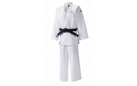 Yusho IJF – Logo club brodé  194 €  LE JUDOGI DE COMPÉTITION APPROUVÉ SELON LES NORMES IJF. - Blanc et bleu
